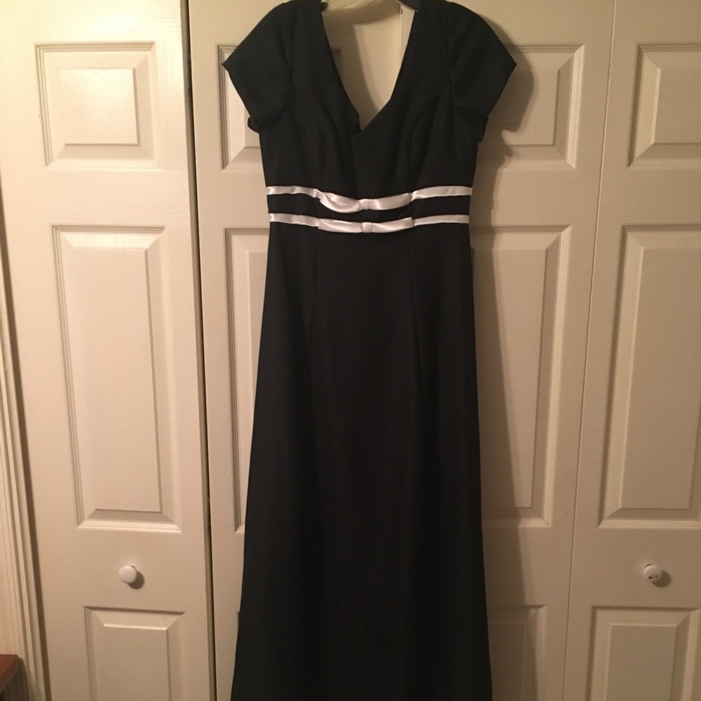 Black bridesmaids dress with white bow acccents
